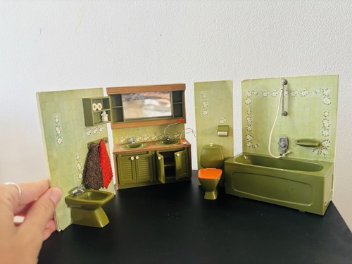 1970 vintage dolls house - 1970’s,