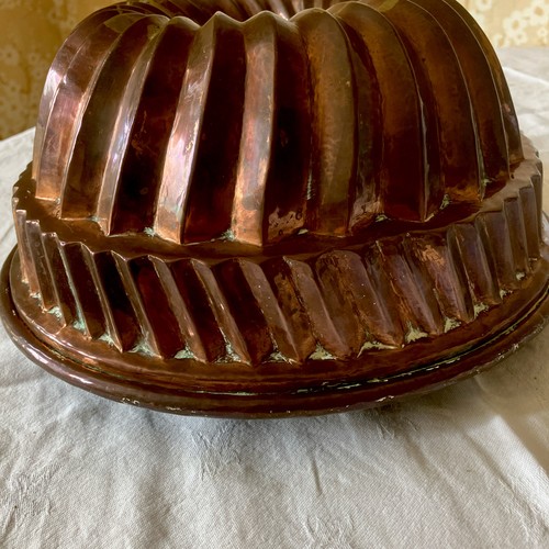 Large circular vintage metal - vintage,