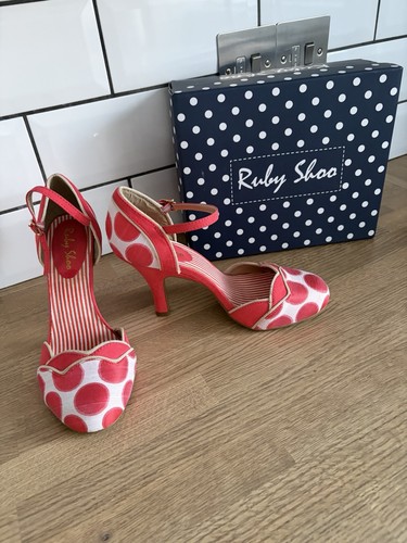 Ruby shoo phoebe - ruby, spot