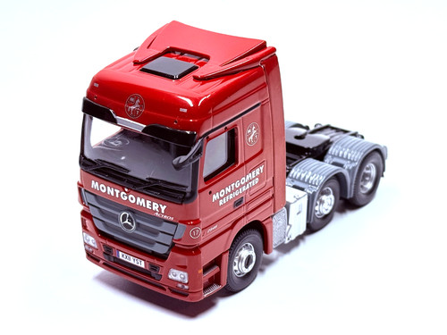 Corgi mercedes benz tractor - -,