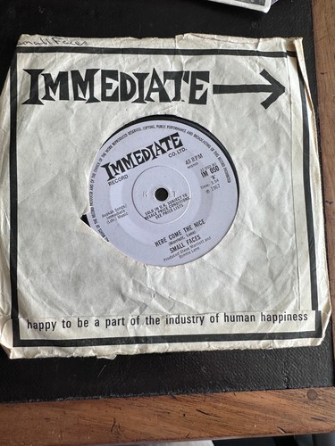 Small faces here - small, nice
