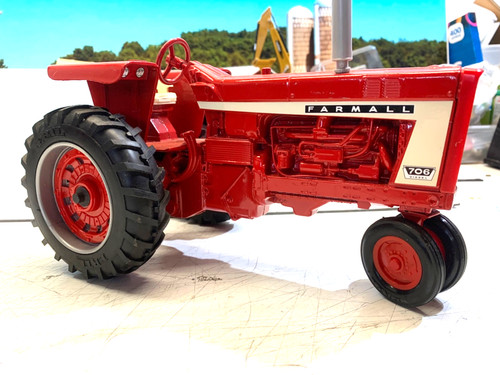 Ertl 16th mccormick - ertl.1:16th.mccormick, deering