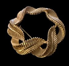 Vintage Crown Trimaran Round