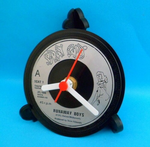 Stray cats clock desk - clock, table