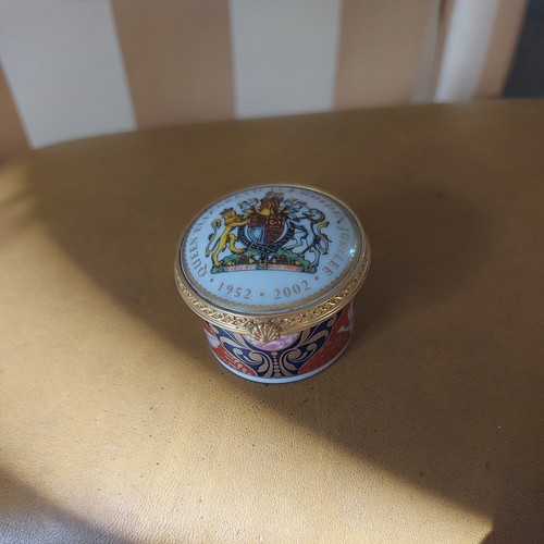 Royal worcester queen - royal,