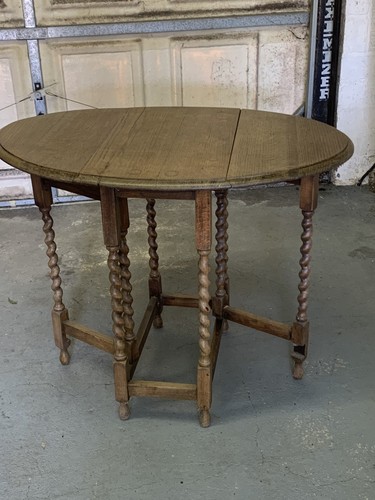 Antique oak oval drop - oak, leaf