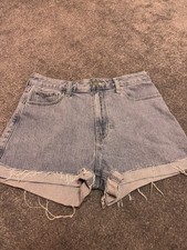 Hollister Ultra High Rise Light Wash Denim Mom Shorts Size W27