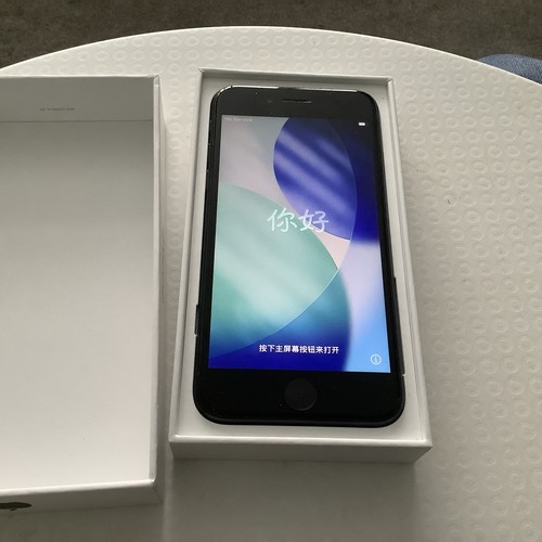 Black iphone 2nd - se, (2nd
