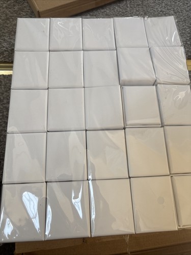 Box displays white - displays, swirl