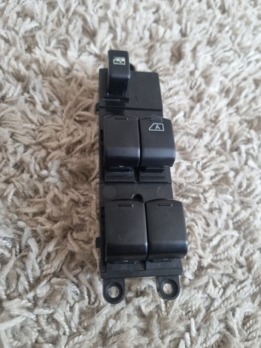 Nissan qashqai j10 window - nissan,