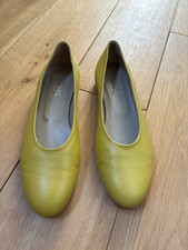 HOBBS, Woman's Suki Flat