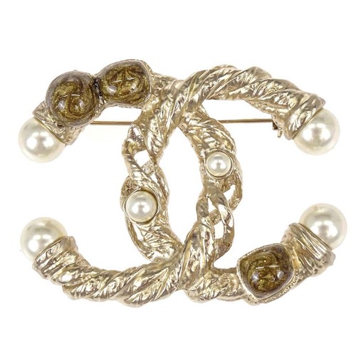 Chanel brooch pin gold - chanel,