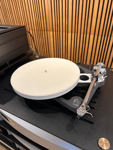 Rega planar p10 turntable - 10,
