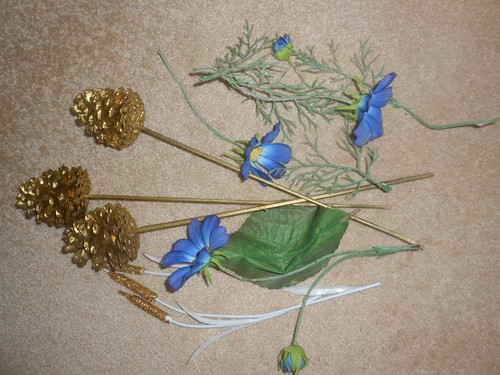 Artificial pine cones and - pine,