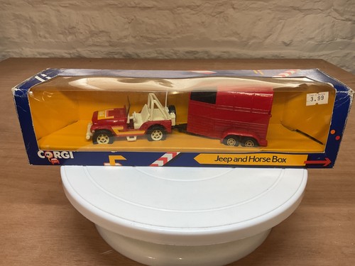 Corgi jeep and horse box - c5,