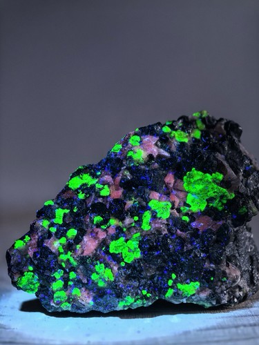Fluorescent willemite - fluorescent,