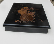 VERY FINE OLD VINTAGE  JAPANESE BLACK AND GOLD LACQUER  BOX  FLOWERS IN A VASE