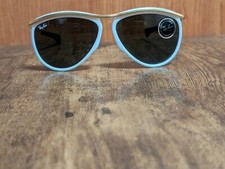 VINTAGE NOS RAY BAN BL WHITE