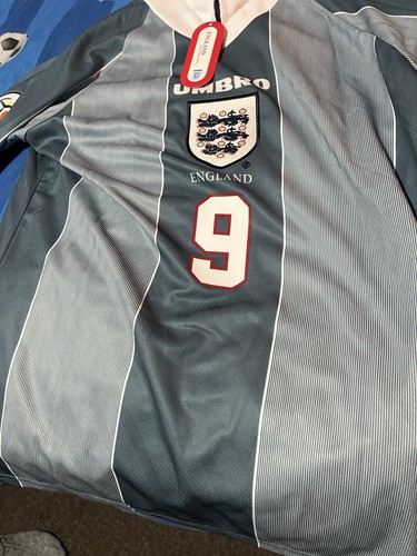 Signed alan shearer - signed,