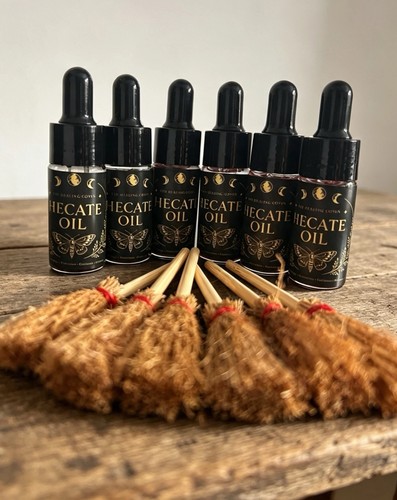 Hecate ritual oil mini - hecate, broom