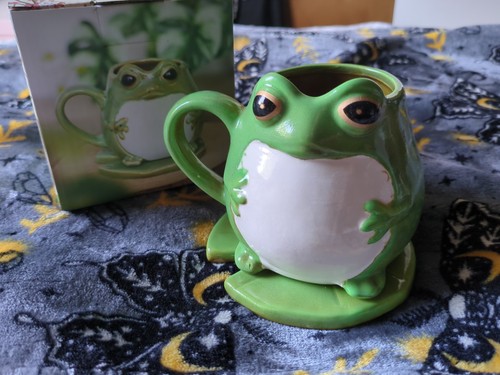 Ceramic frog and lily - ceramic, pad