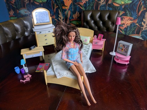 Vintage barbie dolls house - barbie,