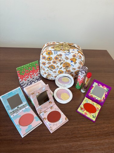 Paul joe makeup gift set - set, and