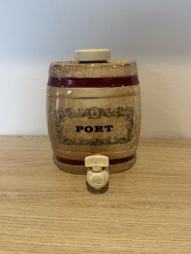 Royal victoria wade - victoria, pottery