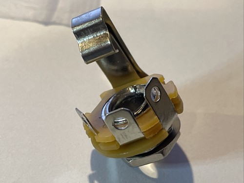 Switched mono output - 1x,