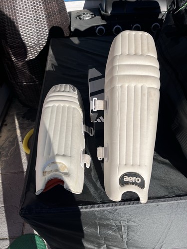 Aero pads wicket keeping - wicket,