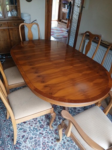 Extendable table with - extendable, chairs