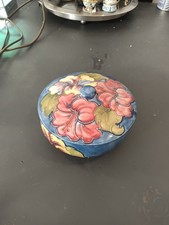 With Labels MOORCROFT HIBISCUS 5.75" TRINKET BOX COVERED CANDY DISH Powder Bowl