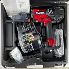 ЗЗMAKITA Makita 90mm High Pressure Air Nailer Instruction Manual with Case