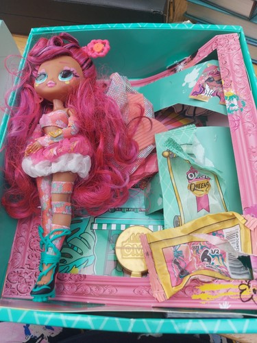 Lol omg queens miss devine - lol,