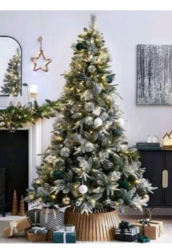 7ft high moor flocked - pre, lit