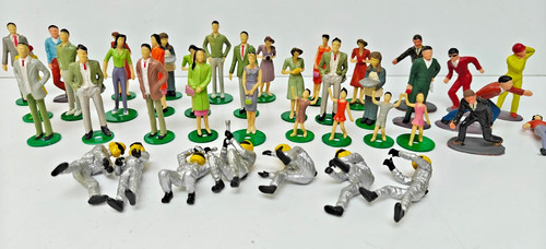 Scalextric vintage figures - , and