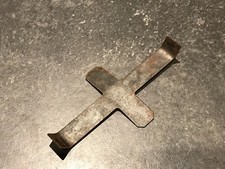 Ford Cortina P100 New Genuine Ford brake pad spring 1610968