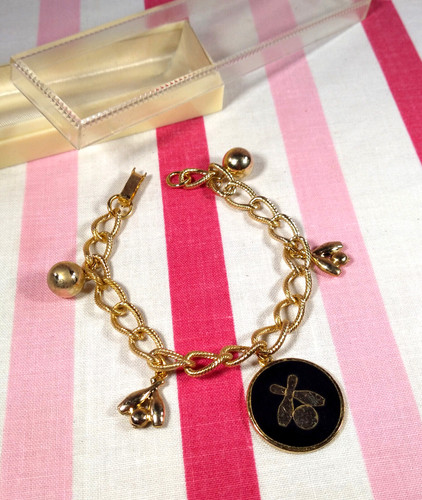 Sweet vintage 1960 gold - vintage, 1960's