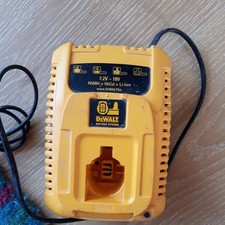 Dewalt DE9135 Charger 7.2V - 18V Li-ion Ni-Mh & Ni-Cd Li ion Battery Charger 