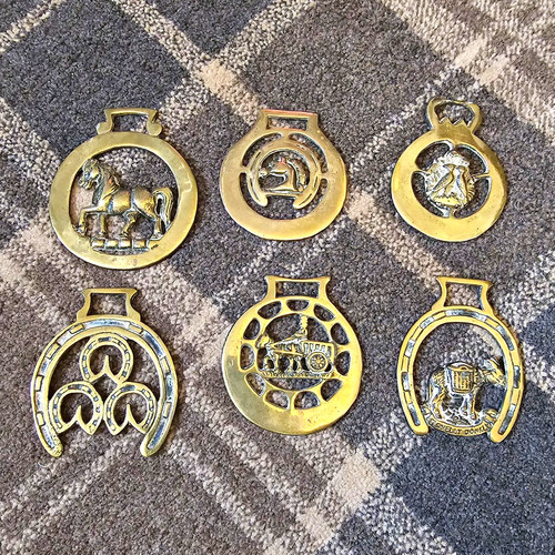 Lot brass horse brasses - 6,