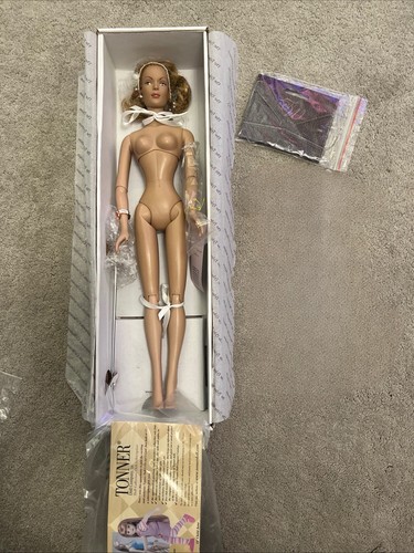 Tonner blush bashful nude - blush,