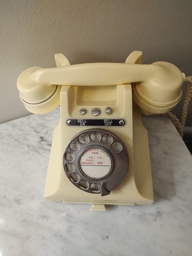 Vintage foo telephone bakelite - telephone,