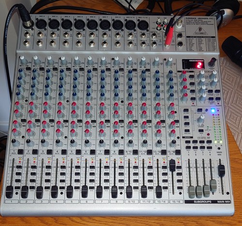 Behringer eurorack ub2442fx - behringer,