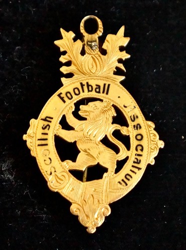 15ct gold football - gold,