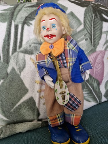Vintage musical moving clown - moving,