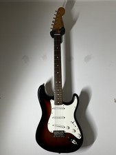 Squier Classic Vibe 60s Stratocaster 3 Tone Sunburst Indian Laurel Fingerboard