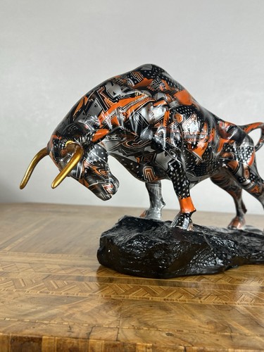 Statue bull - statue,