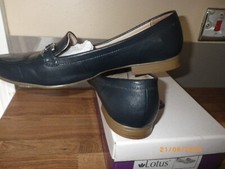 LOTUS TIGER LEATHER NAVY SLIP ON LOAFER FLATS SZ 8 SMALL 1 INCH BLOCK HEEL