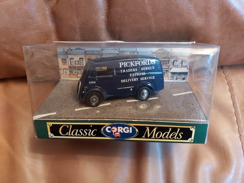 Corgi pickfords morris van - corgi,