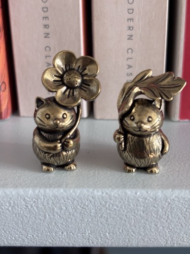 Small brass cat - small,